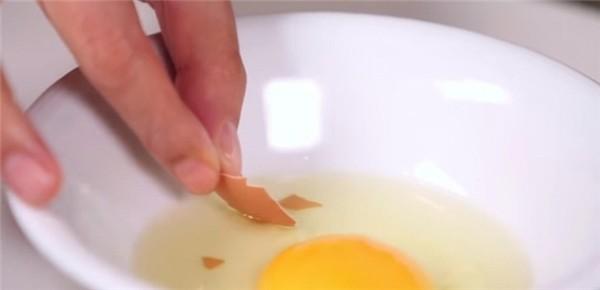 Ăn trứng thường xuyên liên tục mà chị em không biết những mẹo hay này thì công việc làm bếp sẽ mệt nhọc hơn bội phần