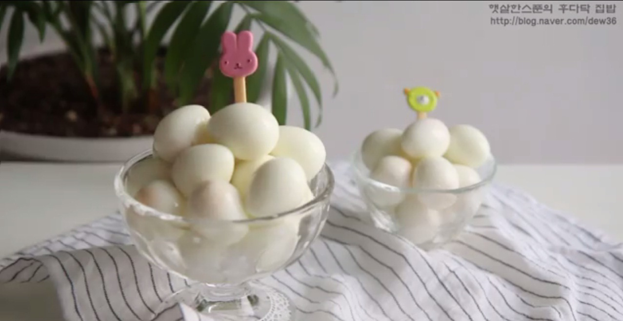 Bí quyết bóc vỏ trứng cút siêu nhanh, siêu đơn giản