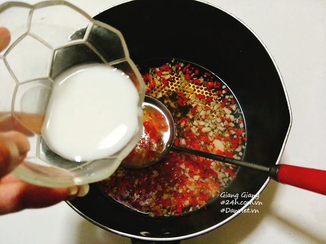 Bí quyết làm nước chấm chua ngọt sánh đặc, thơm lừng ăn món nào cũng ngon