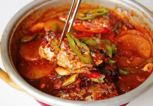 Cá thu đao om cay nóng kiểu Hàn dễ nấu