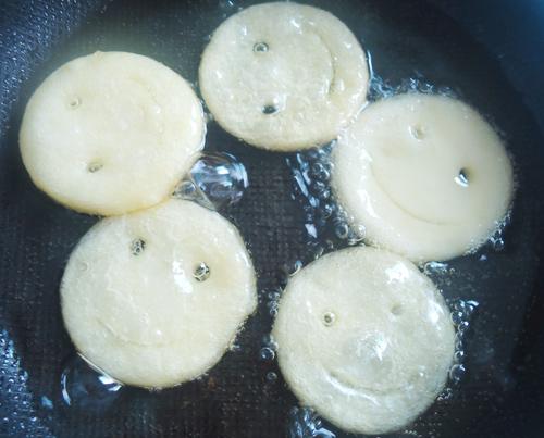 làm bánh khoai tây mặt cười