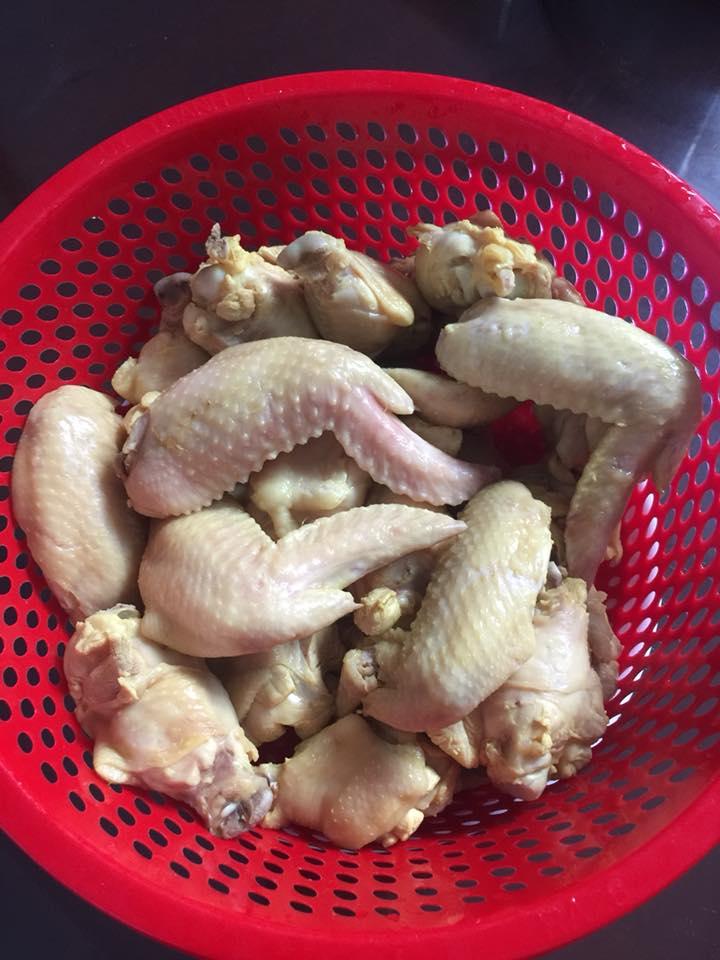 Cách làm cánh gà chiên sốt chua cay kiểu Thái cực tốn cơm ngày trở lạnh