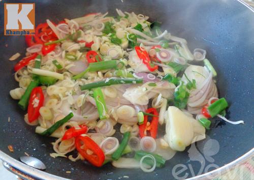 Cách làm món cá ngừ đóng hộp xào sả đơn giản ngon cơm