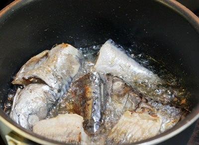 Cách làm món cá nục kho dưa cải chua hấp dẫn