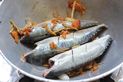 Cách làm món cá nục kho nước dừa thay đổi khẩu vị