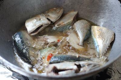 Cách làm món cá nục kho tỏi ớt ngon khó cưỡng