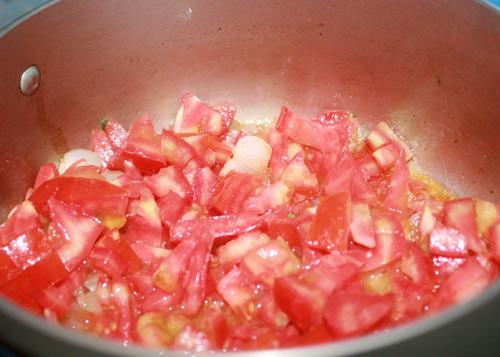 Cách làm món đậu nhồi thịt sốt cà chua dân dã mà ngon