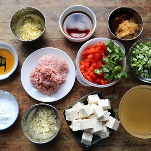 Cách làm món đậu phụ non sốt cay cho bữa cơm thêm hương vị