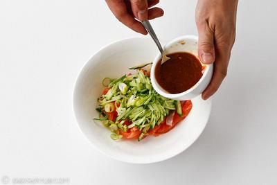 Cách làm món salad cá hồi dưa leo ngon đậm đà