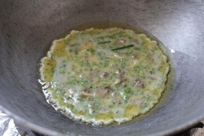 Cách làm món trứng chiên cùng thịt bò và nấm cực ngon