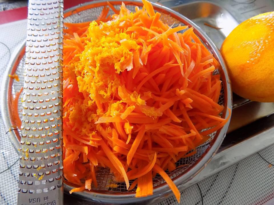 Cách làm mứt cà rốt vị cam phủ dừa bào nhâm nhi trước Tết