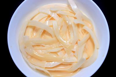 Cách làm mứt dừa vị sữa trái cây thơm ngon đón Tết
