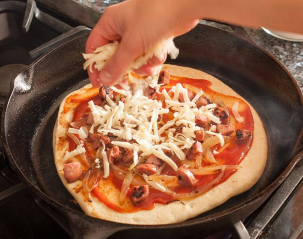 Cách làm pizza bò đơn giản tại nhà mà ngon như ngoài hàng