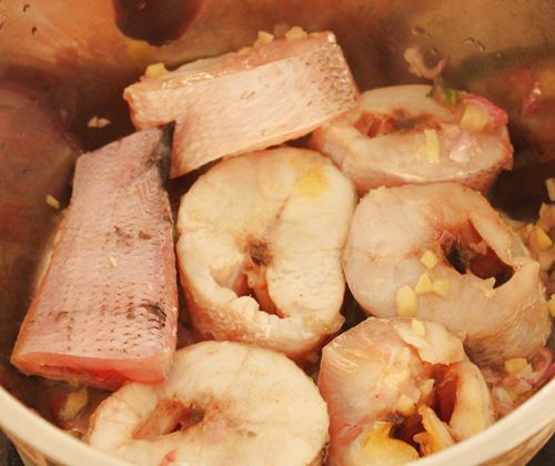 Cách nấu món canh chua cá lóc làm dịu nắng đầu mùa