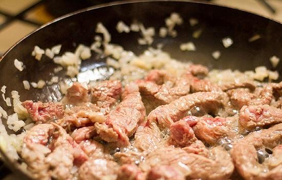 Cách nấu món thịt thăn bò sốt rượu vang ngon hấp dẫn