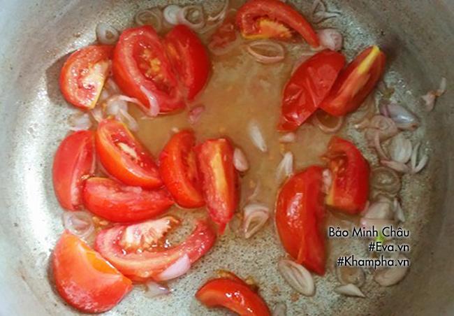 Canh cá khoai nấu chua thơm ngọt mà giải ngán hiệu quả