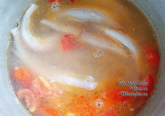 Canh cá khoai nấu chua thơm ngọt mà giải ngán hiệu quả