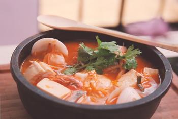 Canh kim chi hải sản kiểu Hàn Quốc