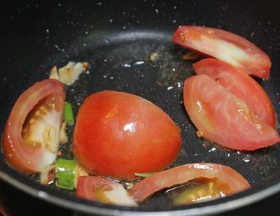 Canh thịt bò nấu với cà chua