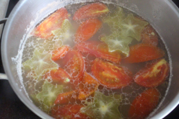 Canh tôm chua nấu khế giải ngấy sau Tết