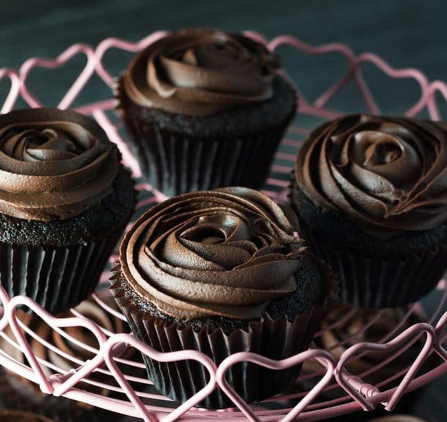 Cupcake chocolate mà ngon đẹp cỡ này thì ai cũng muốn ăn ngay!