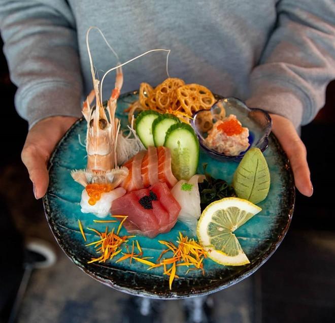 Điểm khác biệt cơ bản giữa sushi và sashimi là gì?