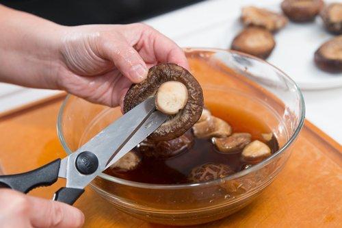 Đổi vị với nấm nhồi thịt hấp lạ miệng khiến cả nhà thích mê