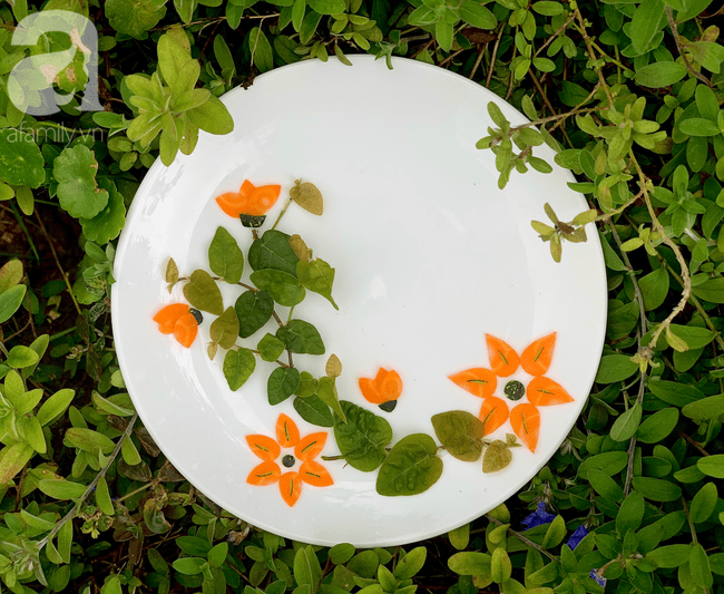 Dùng cà rốt và vỏ bí trang trí đĩa ăn đẹp tinh tế không ngờ lại dễ đến thế, dù vụng đến mấy bạn cũng có thể làm được