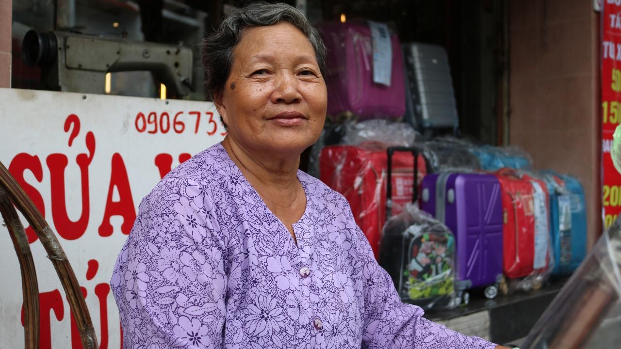 Gánh xôi bắp 33 năm ở Sài Gòn bán vào giờ 'lạ' vẫn hết sạch