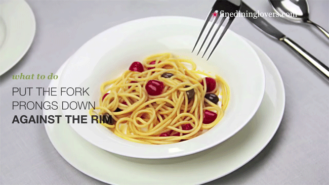 Học ngay bí quyết ăn spaghetti "đúng chuẩn" như một chuyên gia