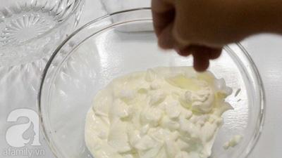 Học ngay cách làm phô mai viên từ sữa chua cực đơn giản
