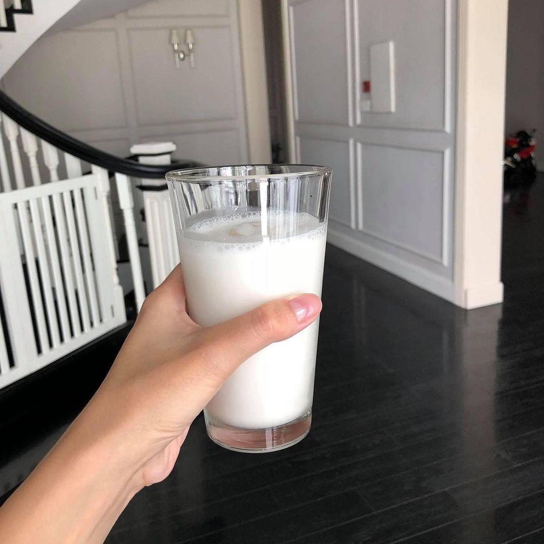 Học Tăng Thanh Hà tự làm sữa hạnh nhân uống hàng ngày, chị em nào rồi cũng sẽ có da đẹp và dáng xinh