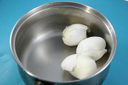 Mẹo luộc trứng và bóc trứng cực nhanh và đơn giản