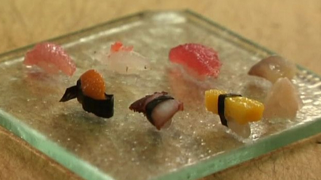 Món sushi chỉ với 1 hạt cơm bên dưới, ăn vài trăm cái cũng không đủ no