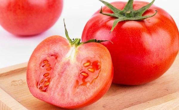 Mua cà chua đừng nắn bóp, hãy nhớ 5 điều này yên tâm chọn được quả ngon, chín tự nhiên