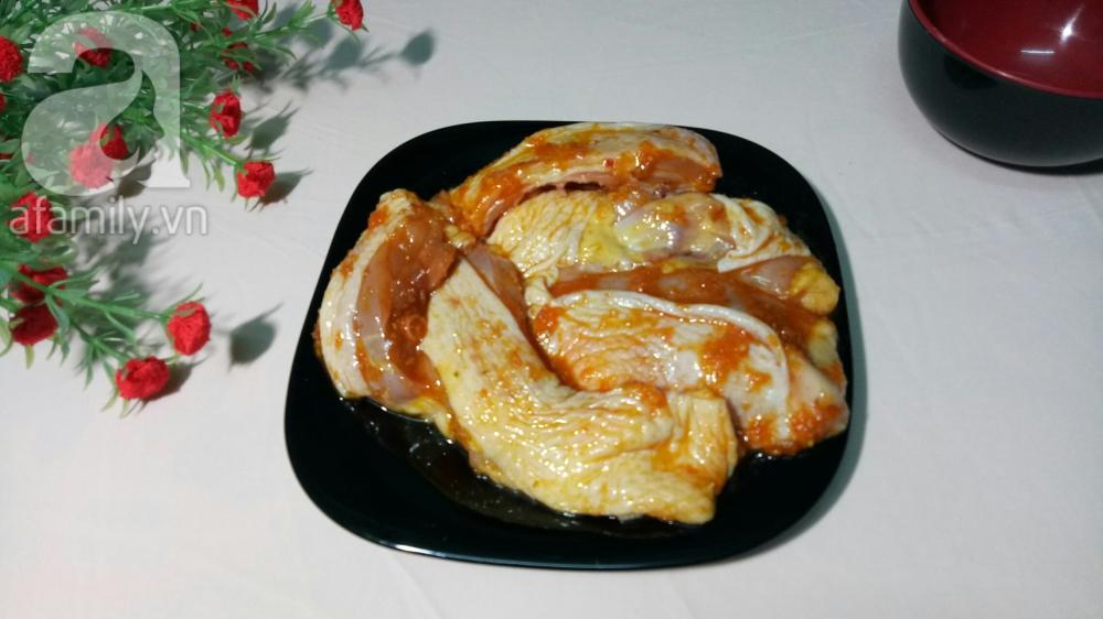 Nấu mì Quảng gà cho bữa sáng nóng hổi thơm ngon