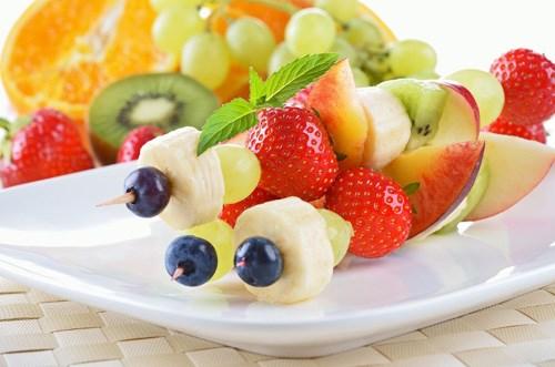 Nên ăn trái cây trước hay sau bữa ăn?