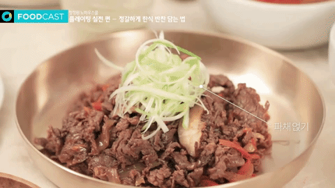 Nghệ thuật bày biện món ăn của người Hàn: đến cách chọn đĩa cũng vô cùng tinh tế