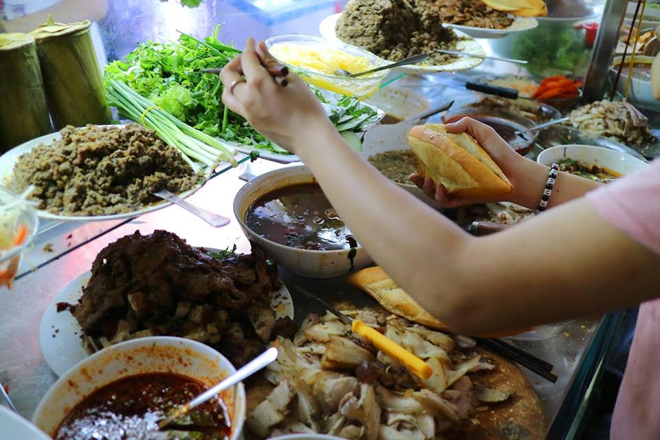 Những quán bánh mì Việt nổi đình nổi đám được báo nước ngoài ca ngợi