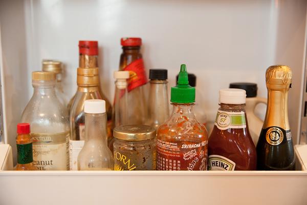 Những thứ bạn nên vứt khỏi tủ lạnh ngay để bảo vệ sức khỏe
