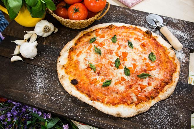 Nơi nào ở Italy là quê hương của món pizza hiện đại?