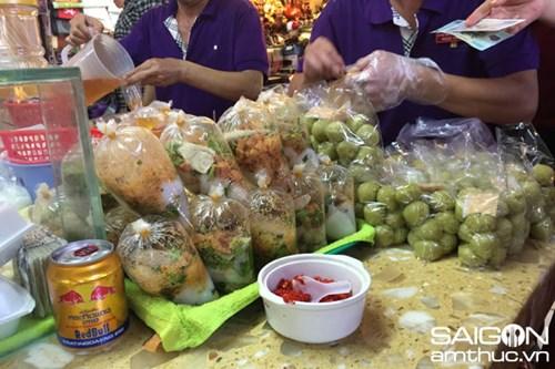 Quán bánh bèo Huế rẻ và ngon nhất Sài Gòn