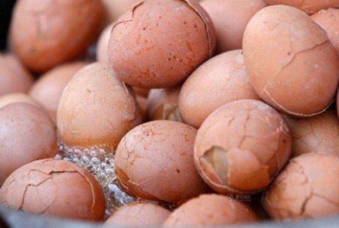 Thần dược trứng luộc bằng nước tiểu- đặc sản cực ngon mà bổ rẻ