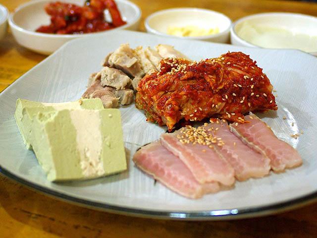 Trái ngược với món cá đuối thường thấy, đặc sản Hàn Quốc này khiến ai cũng bịt mũi khi ăn
