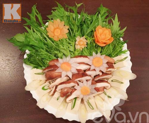 Tự tỉa hoa cà rốt xinh xắn để trang trí món ăn