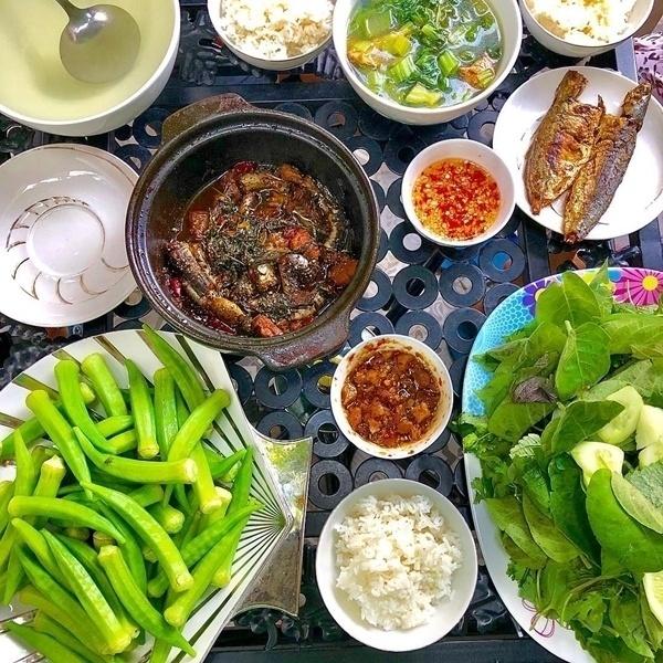 Vào bếp trổ tài nấu ăn, Cao Thái Sơn nhận 'cơn mưa' lời khen của dân mạng