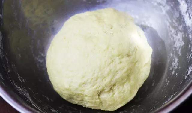 Chẳng cần lò nướng, dùng nồi cơm điện cũng làm được bánh mì bơ sữa thơm nức nở!