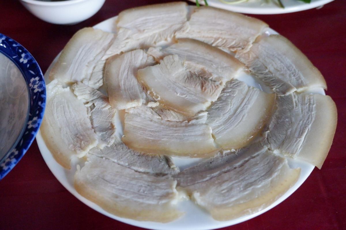 Đủ món đặc sản miền Trung 'hiếm có khó tìm' trong quán lề đường Sài Gòn