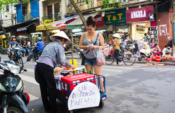 Khách Tây mách tuyệt chiêu ăn hàng ở Việt Nam