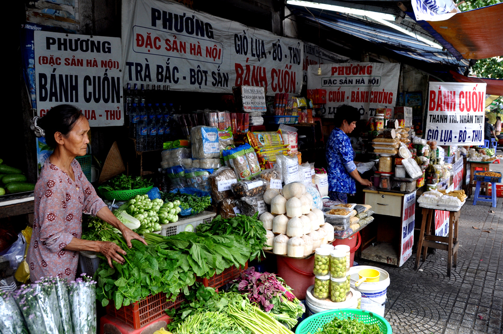Không thiếu món gì ở chợ đặc sản miền Bắc giữa Sài Gòn